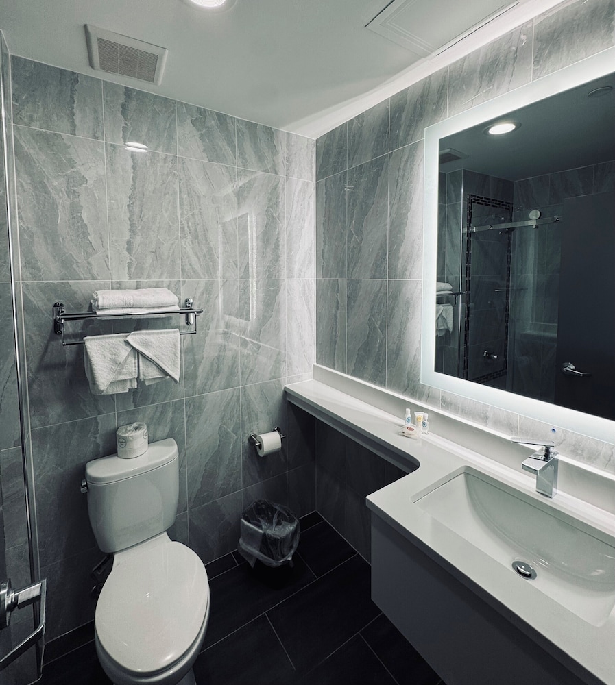 Capital Hotel Long Island City 13/15