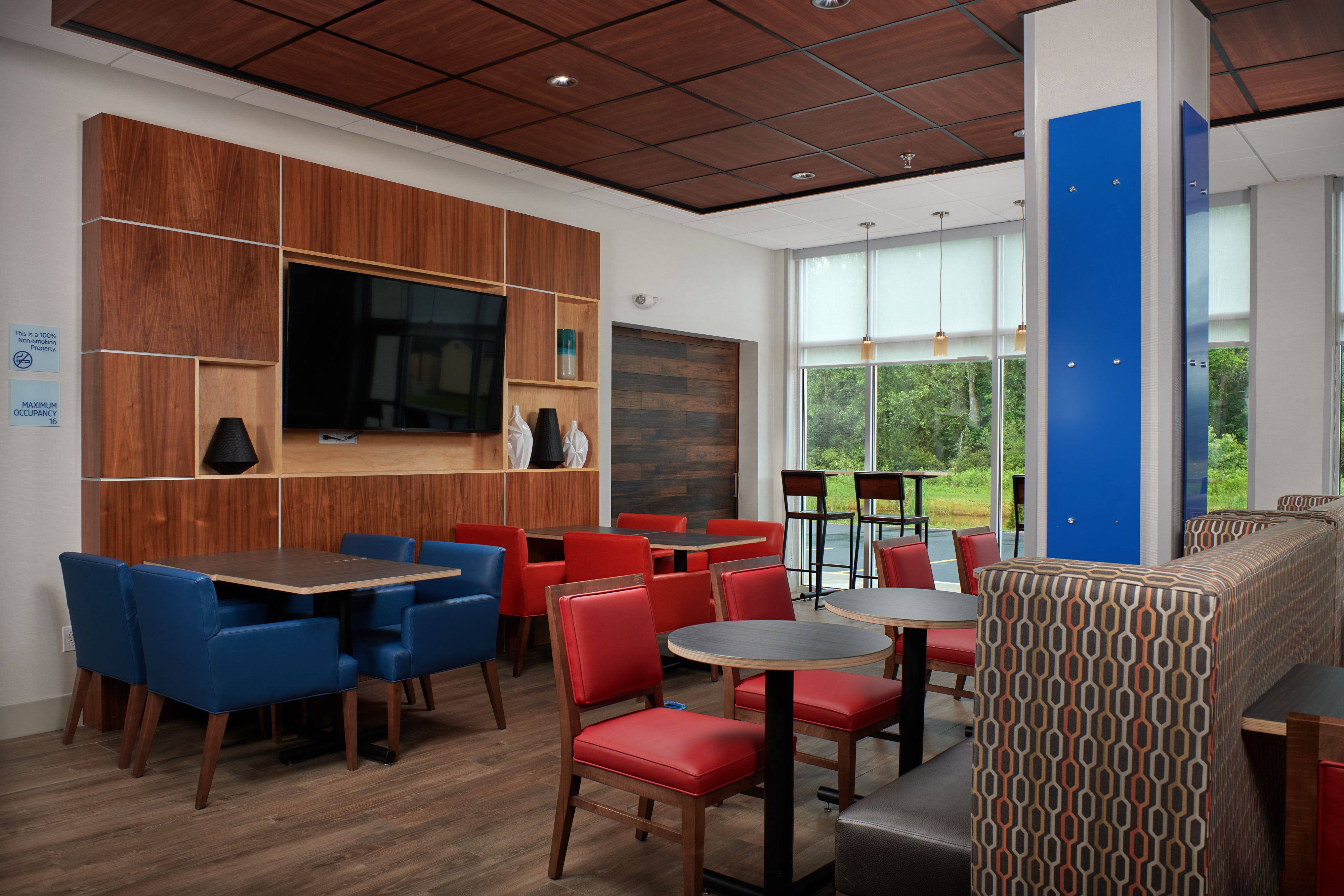 Holiday Inn Express Buffalo NE - Lockport 53/62