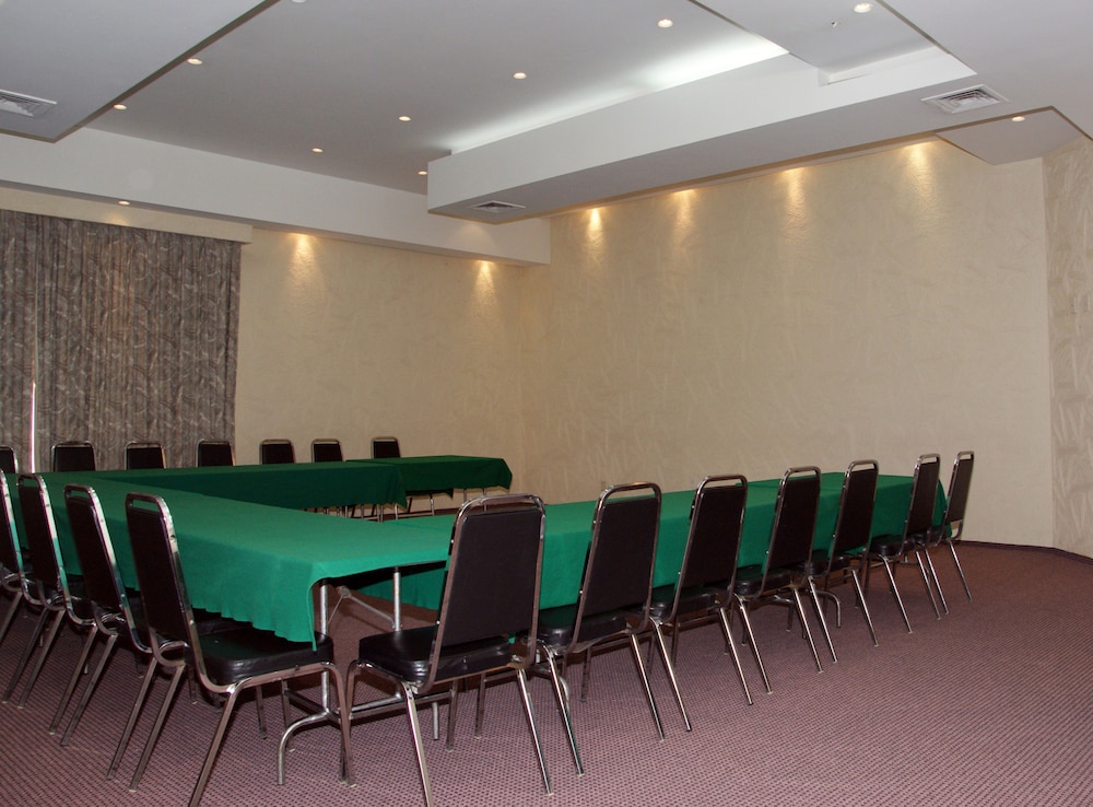 Portonovo Hotel And Suites 34/35