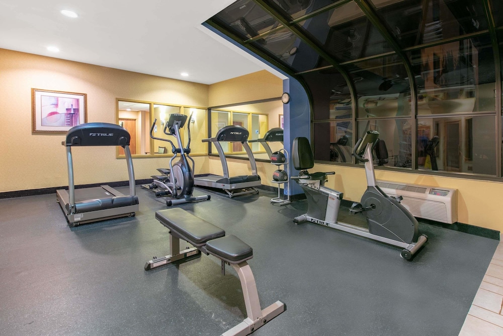 Days Inn By Wyndham Tulsa Central 34/42