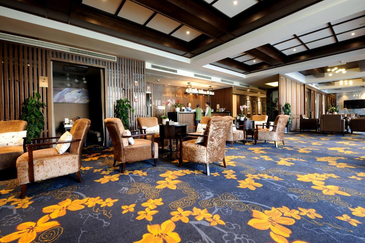 Qinchuan Hotel 51/55