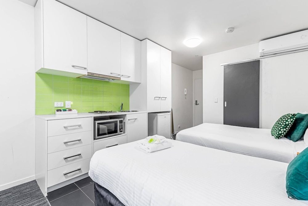 Quality Apartments North Melbourne 17/54