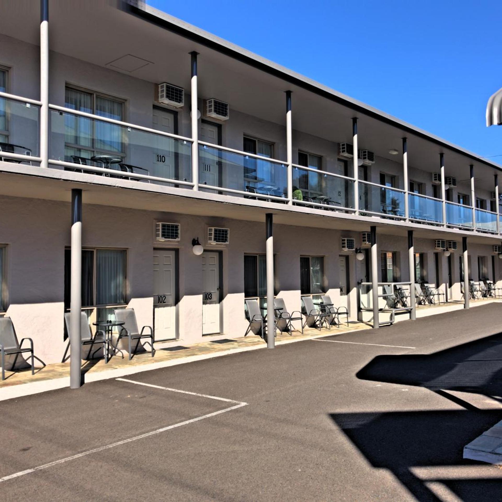 NEW ENGLAND MOTOR INN 6/40