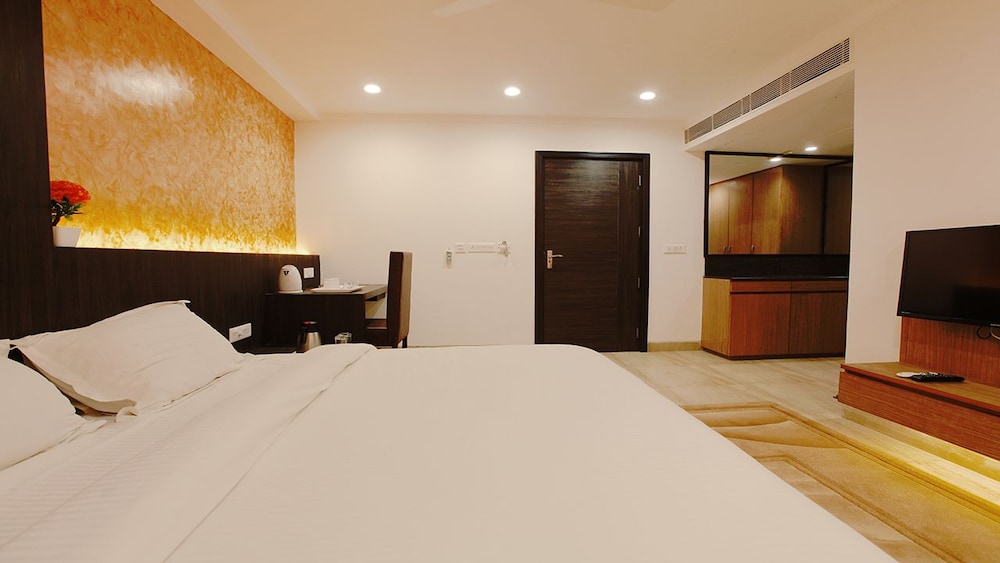 Hotel Santosh Dham 7/16