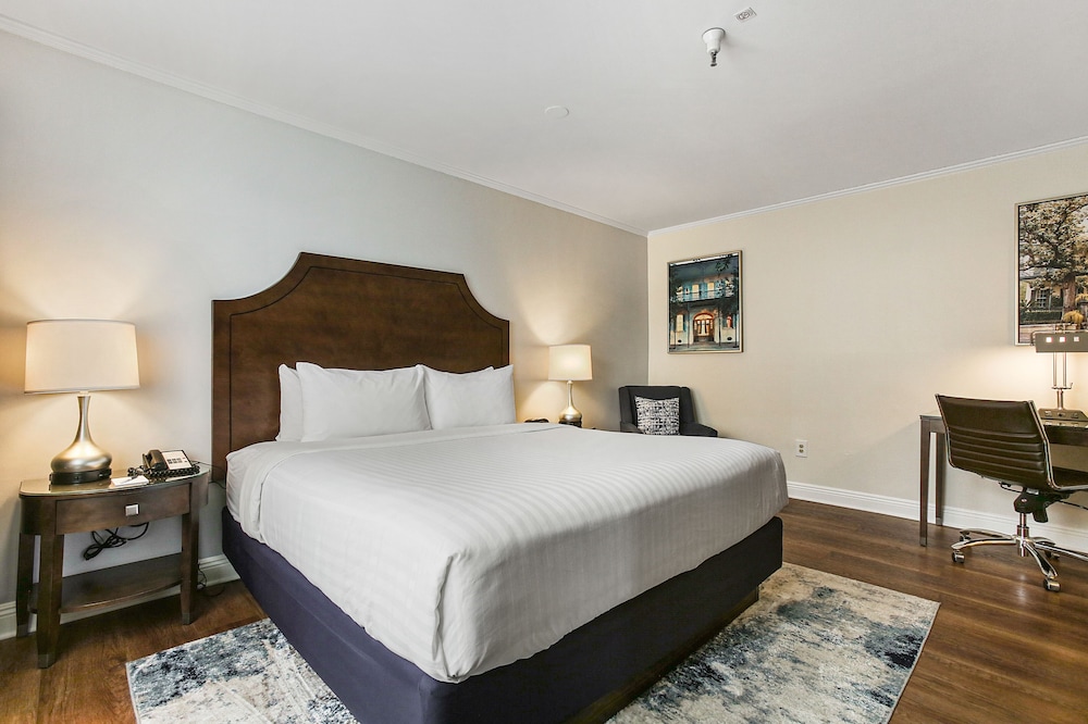 ROOM, KING BED
