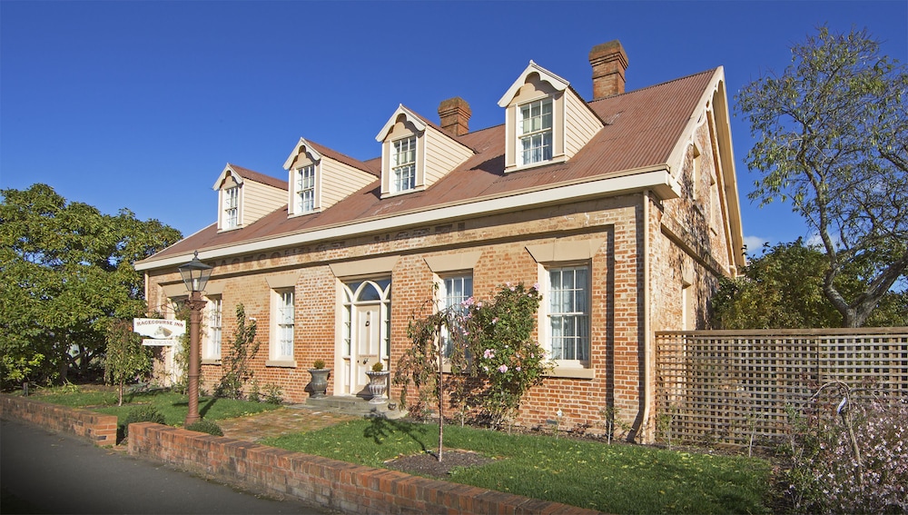 THE RACECOURSE INN 4/50