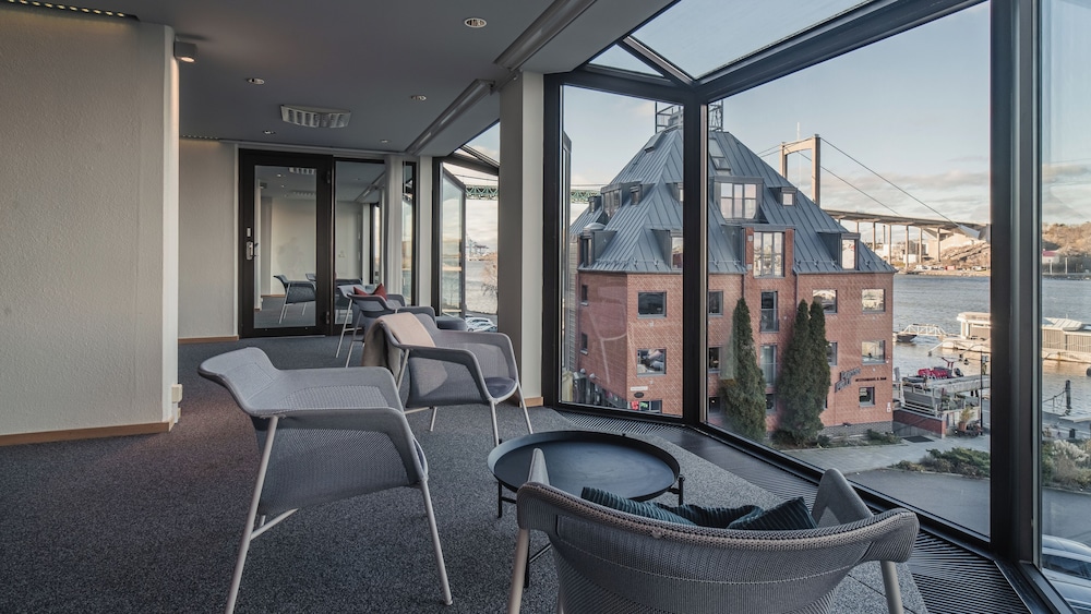 Hotel Waterfront 24/50