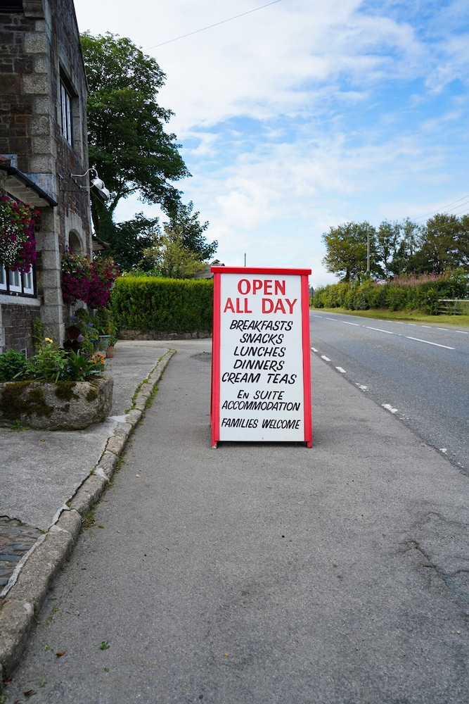 The Fox &amp; Hounds Hotel 22/36