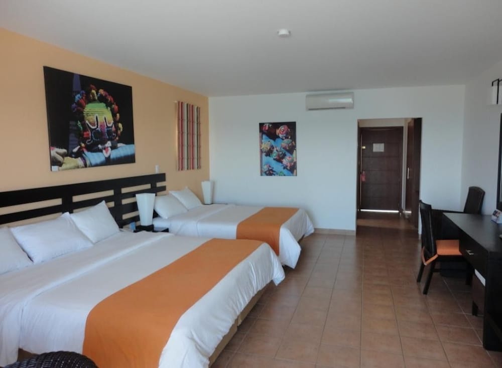 Royal Decameron Mompiche 11/48