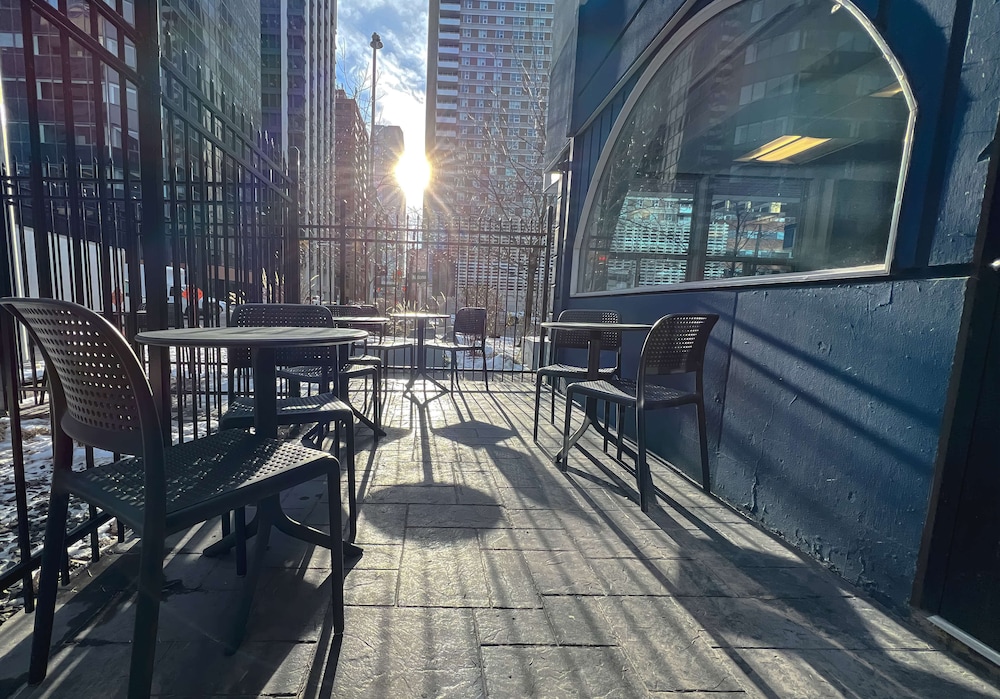 Coast Calgary Downtown Hotel and Suites by APA 59/61