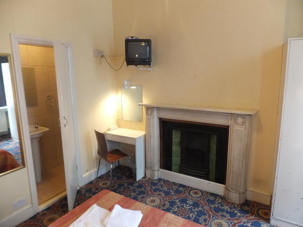 Gresham Hotel 50/50
