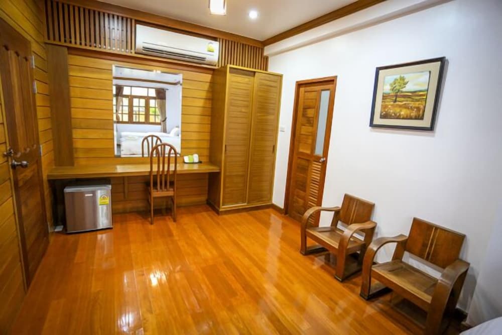 Tree Home Plus Home Stay 40/50