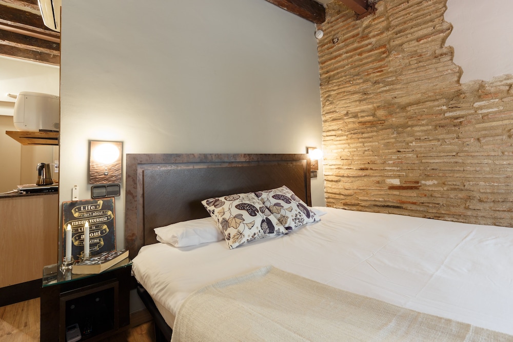 Ainb Picasso Corders Apartments 17/58