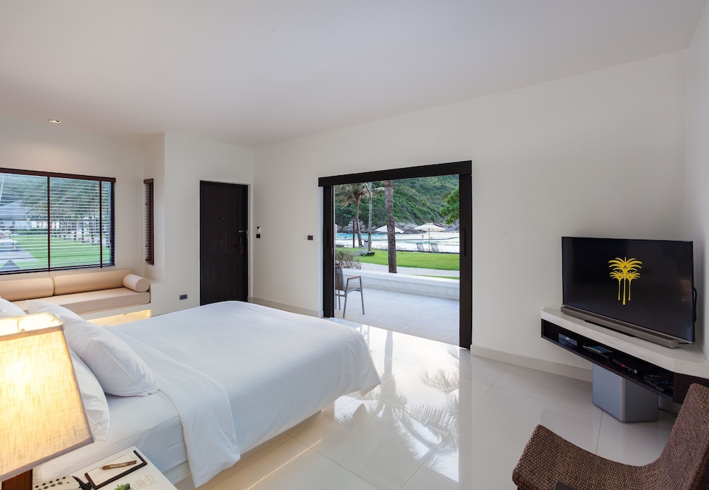 Grand, Pool, Deluxe, Villa, King Bed, Beach Front