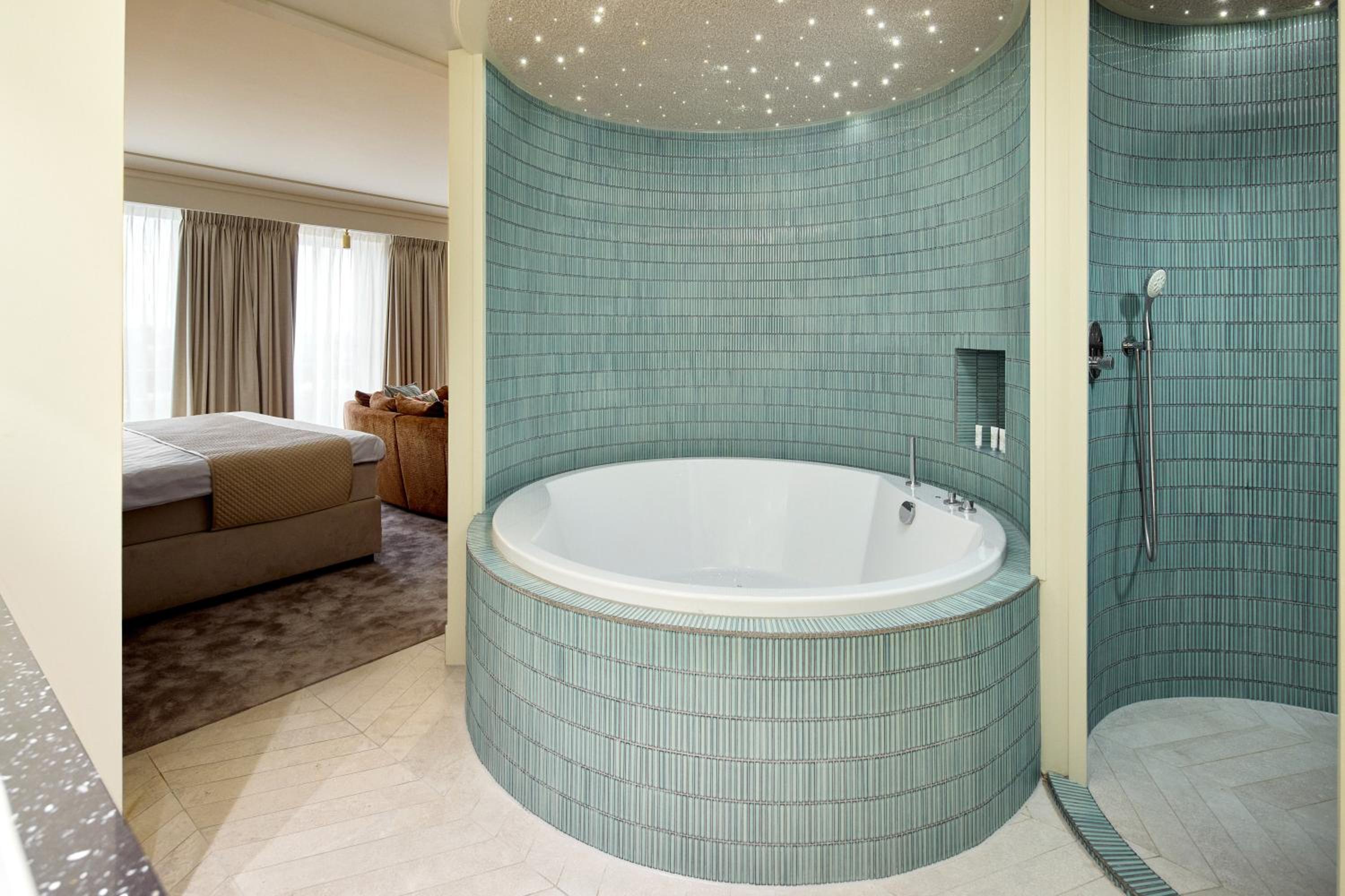 Suite, Hot Tub