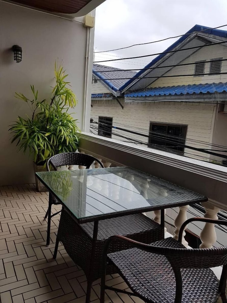 Baan Busarin Hotel 44/46