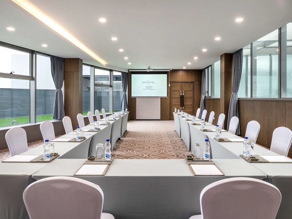 Novotel Suites Shanghai Hongqiao 24/26