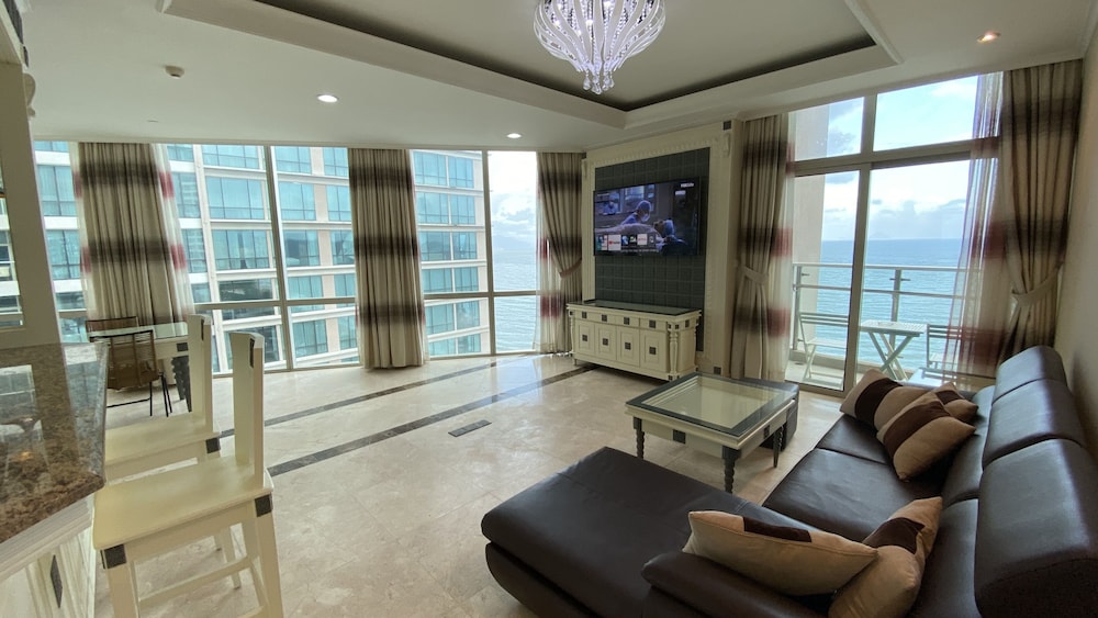 Balcony Seaview Nha Trang Centre 37/61