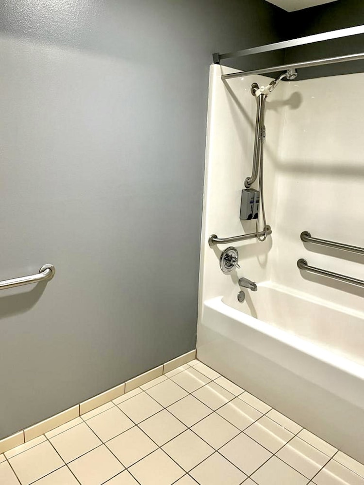 Star City Inn Suites 42/45