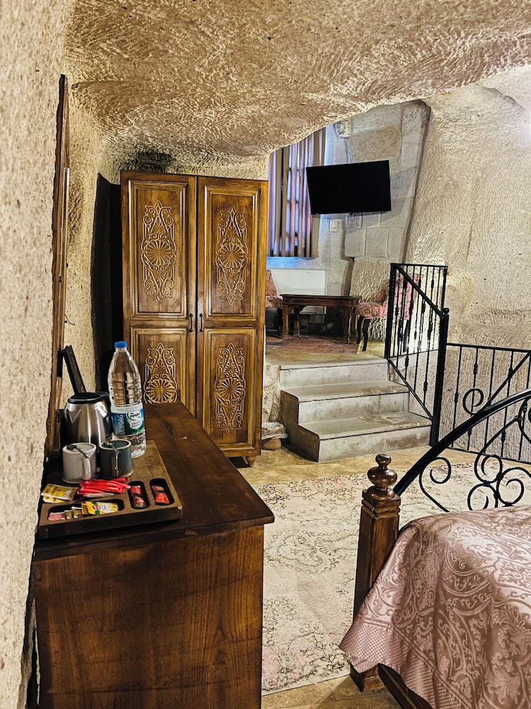 Caftan Cave Suites 40/49