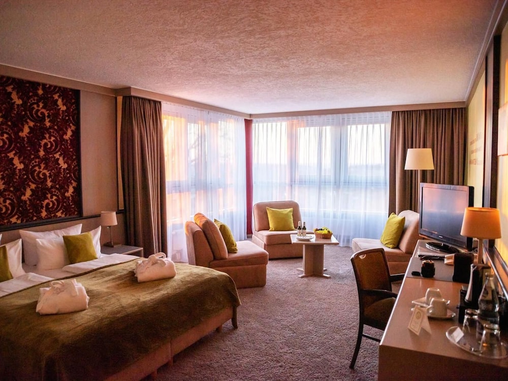 Weinberghotel Edelacker 12/36