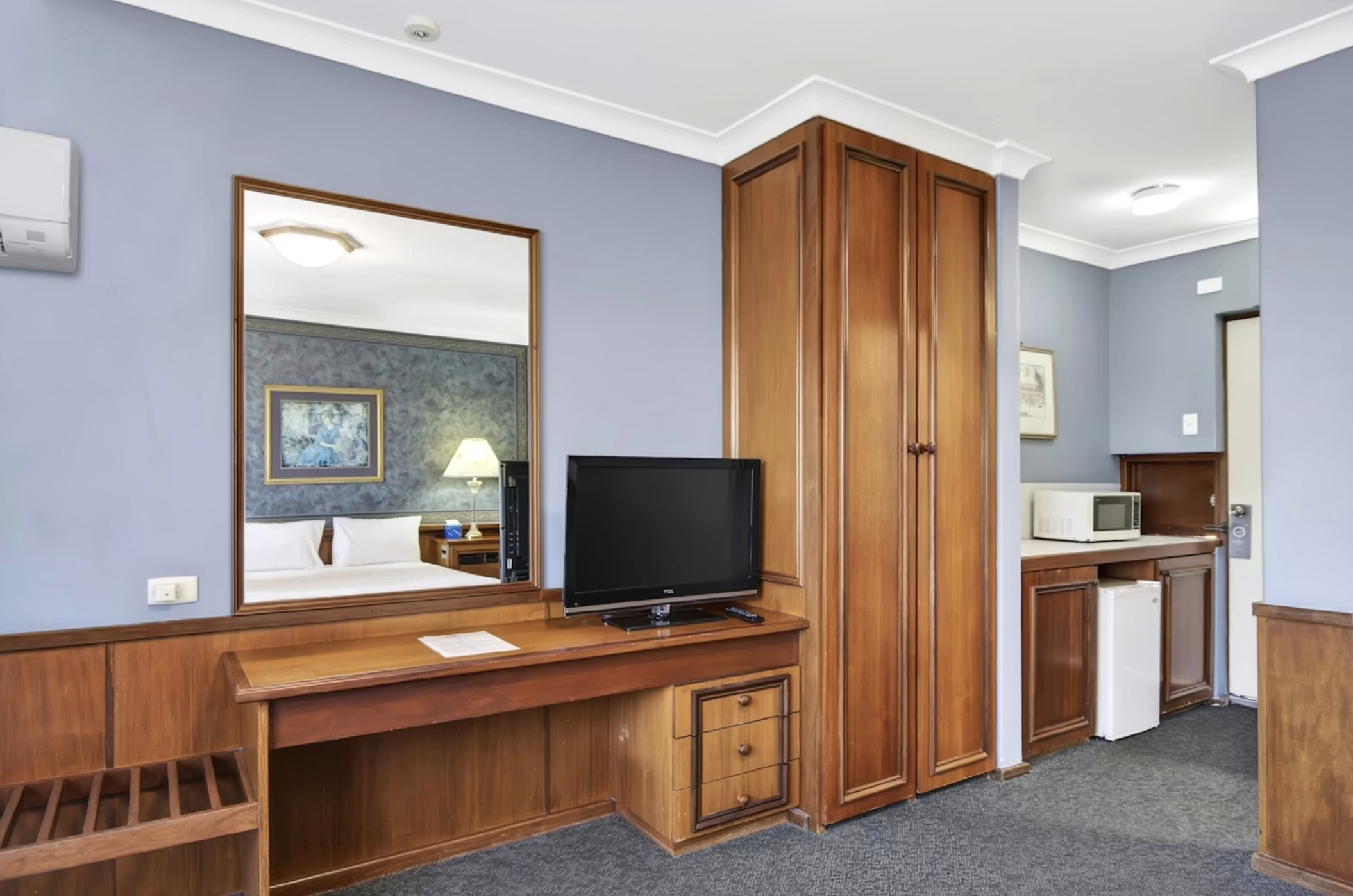 Clifton Motel & Grittleton Lodge (ex The Clifton) 20/25