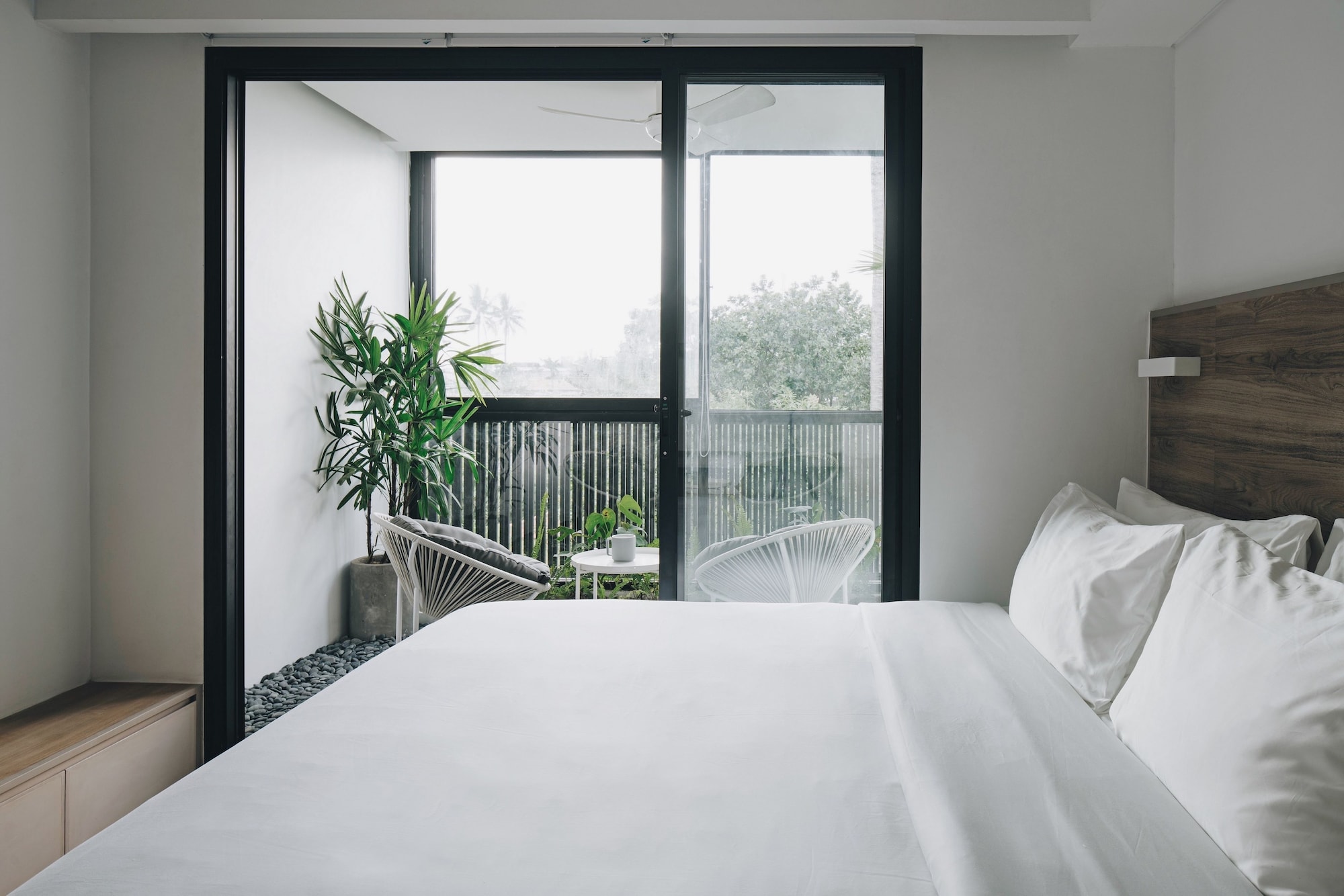 superior room, 1 queen bed