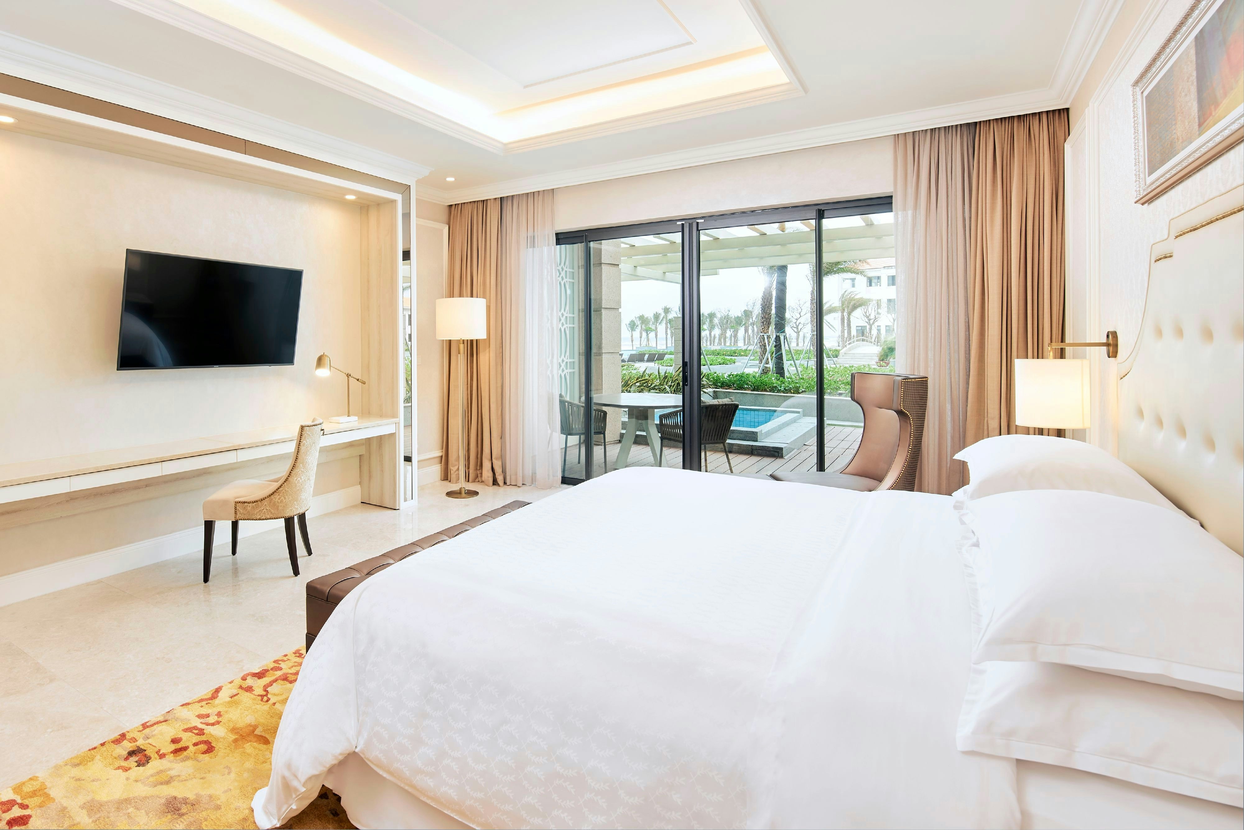 Sheraton Grand Danang Beach Resort and Spa 2/47