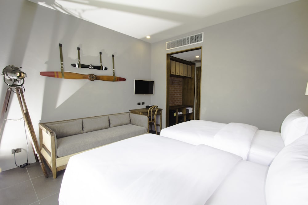 Sugar Marina Hotel AVIATOR Phuket Airport 23/60