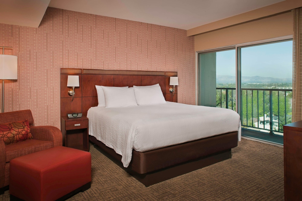 Courtyard By Marriott Los Angeles Sherman Oaks 10/34