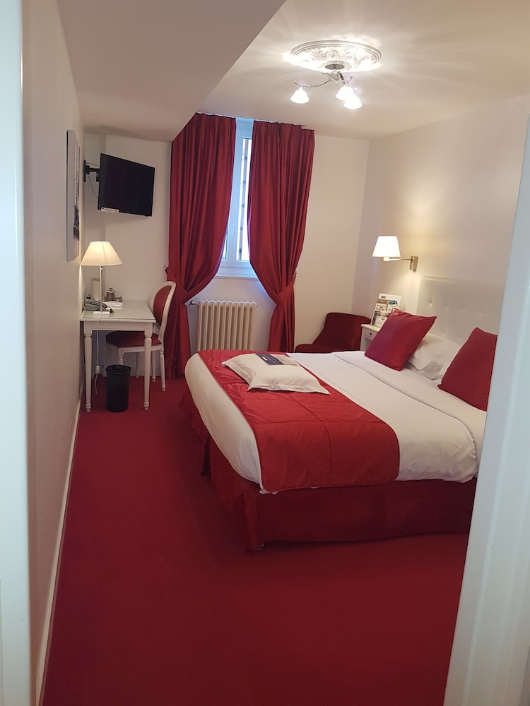 Kyriad Saumur Centre 12/42