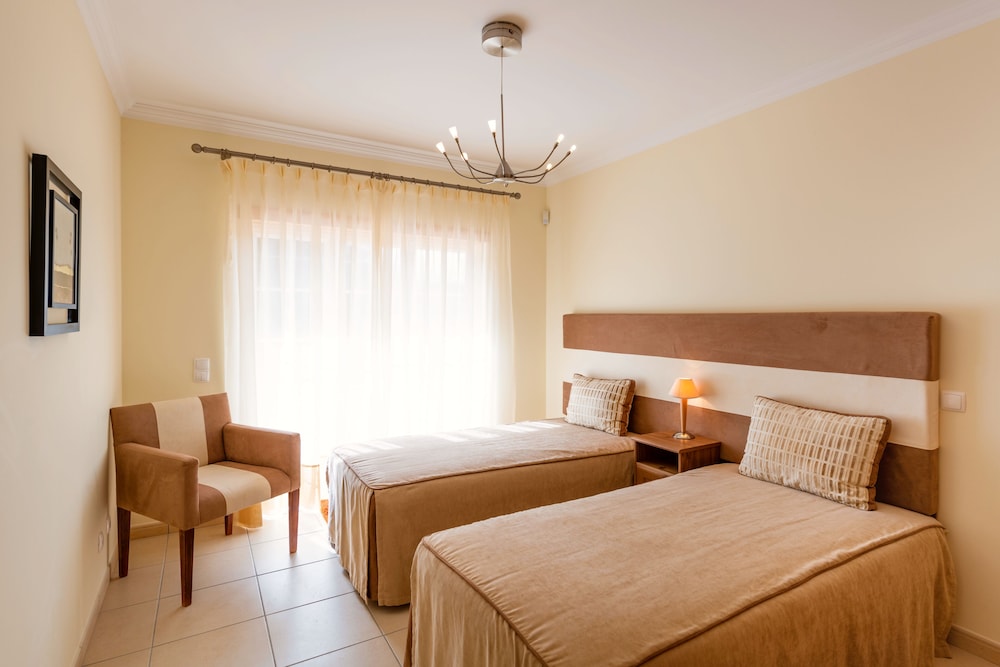 Praia Del Rey Golf And Beach Resort - The Village 16/50
