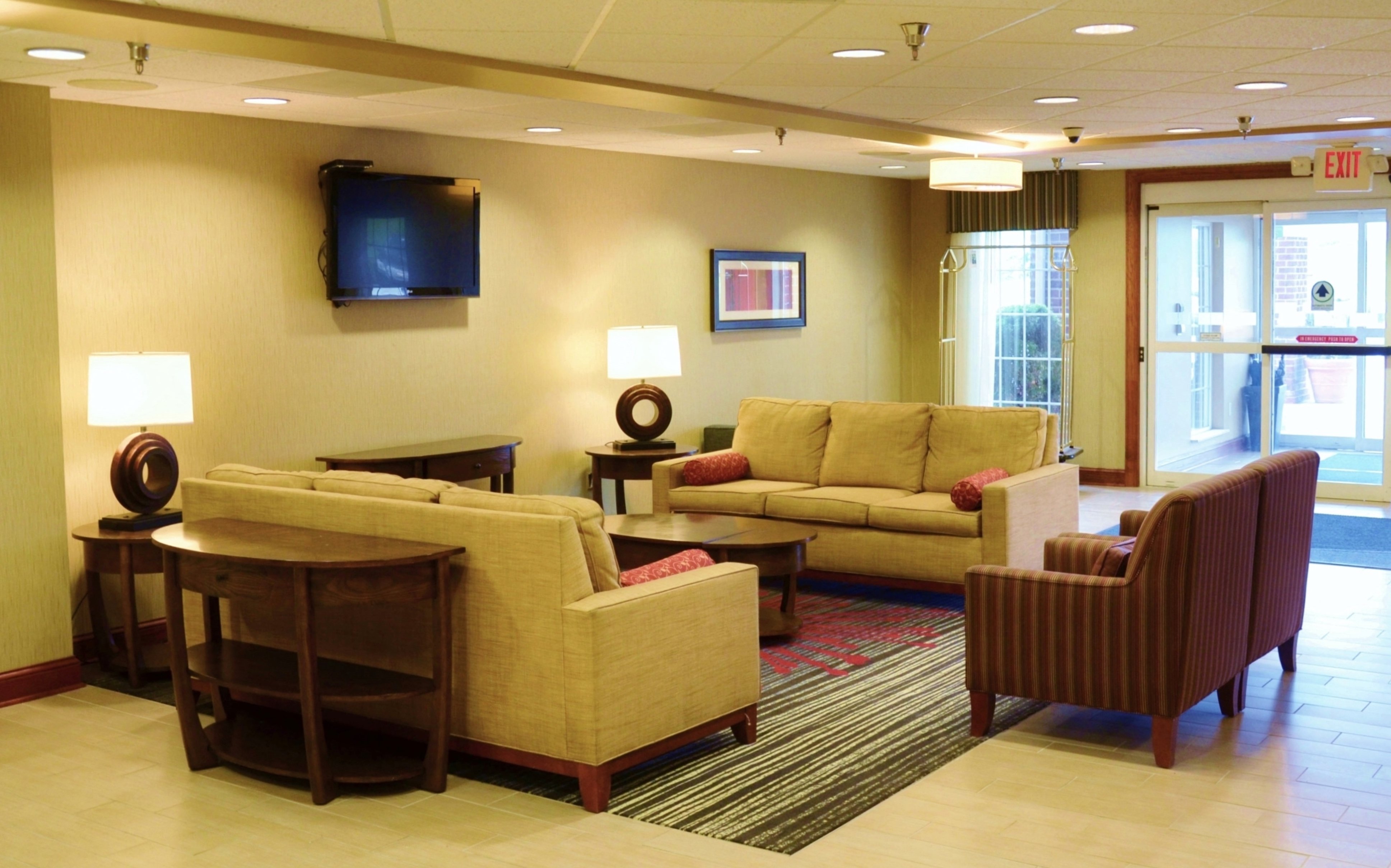 Holiday Inn Express Suites Center Township 52/78