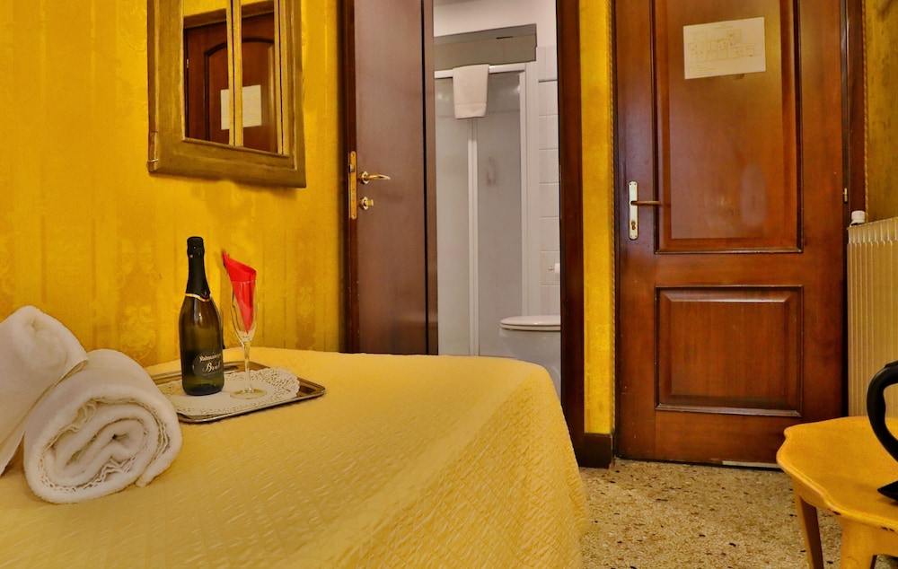 HOTEL NOEMI 45/45