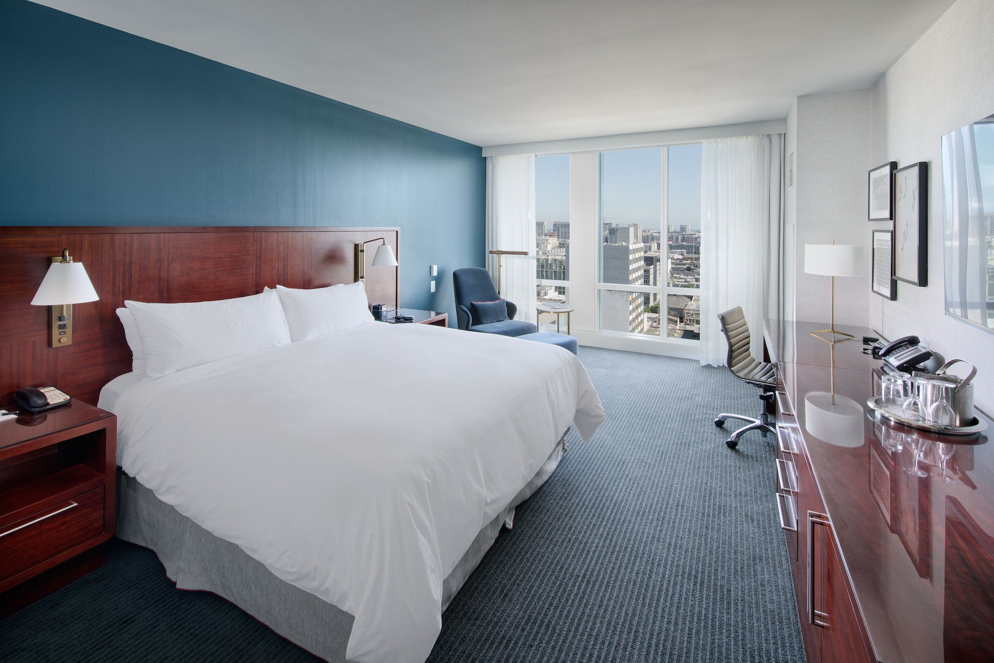 Classic, King Bed, West Side
