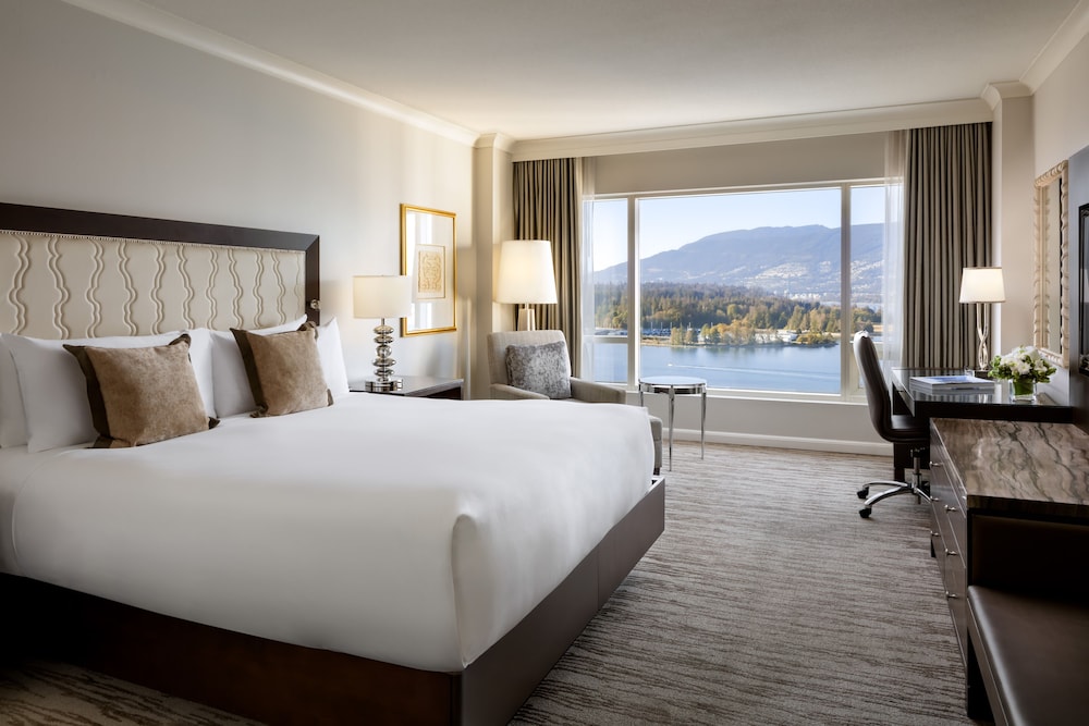 SIGNATURE, 2 DOUBLE BEDS, HARBOUR AND PARK VIEW