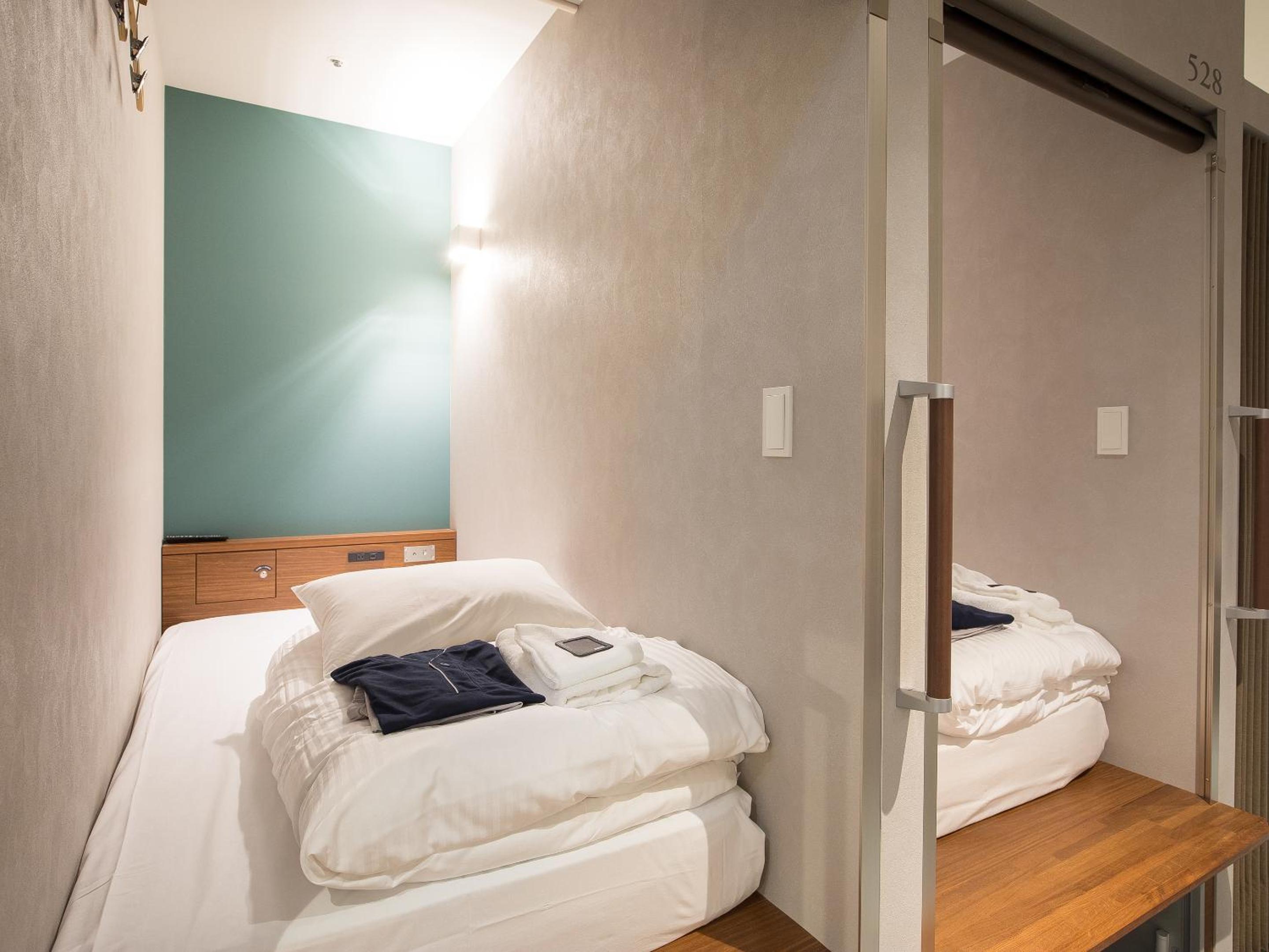 CAPSULE, MALE DORM, STANDARD