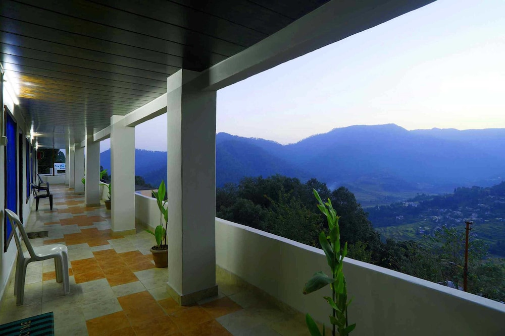 Hotel Kausani Retreat 41/48