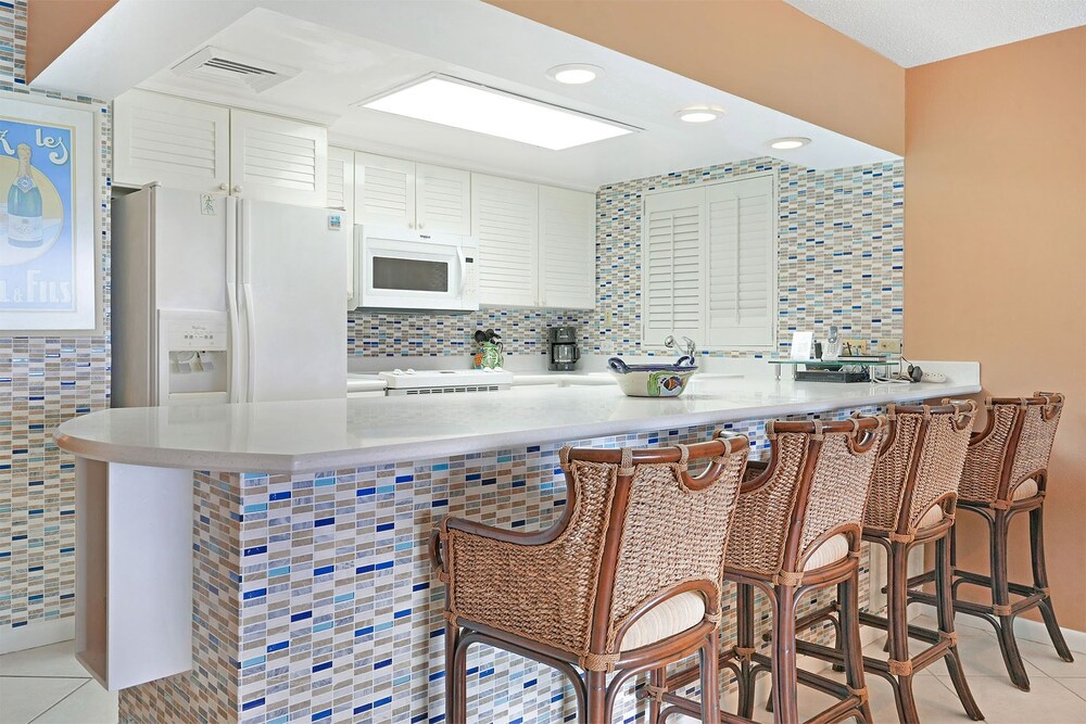 Aqua Bay Club Luxury Condos 24/50