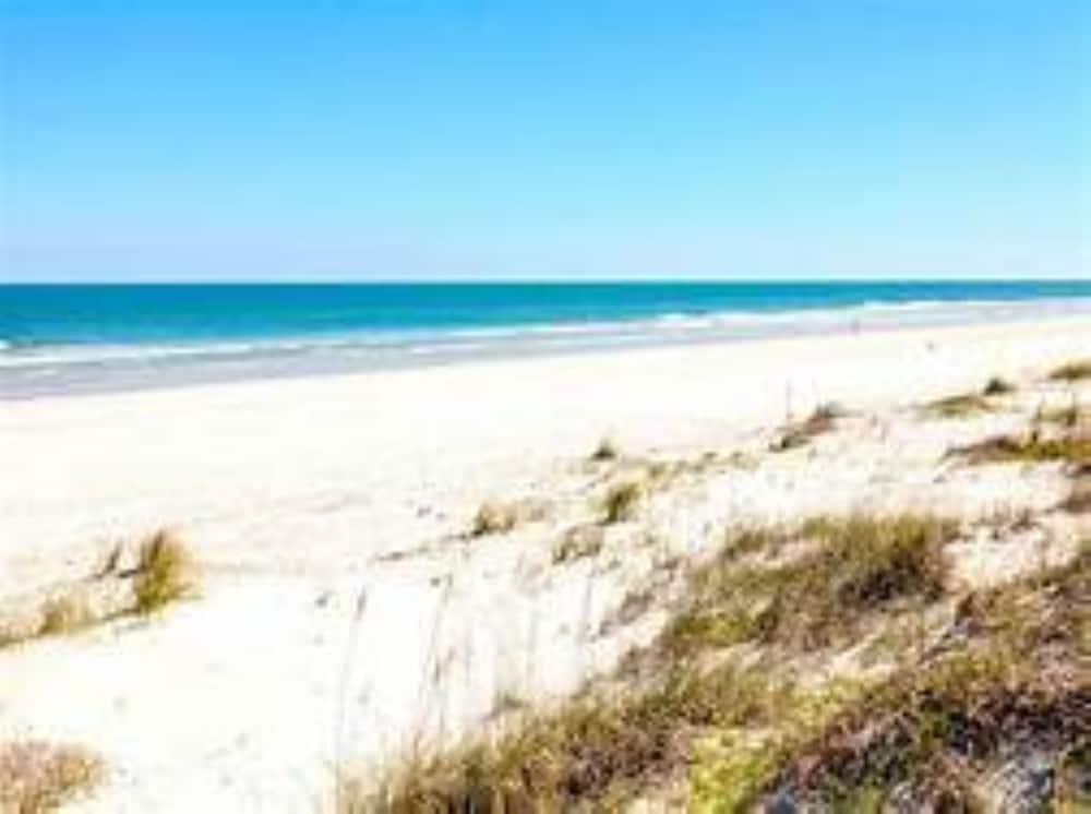 Hibiscus Suites - Gateway to Siesta Key 39/44