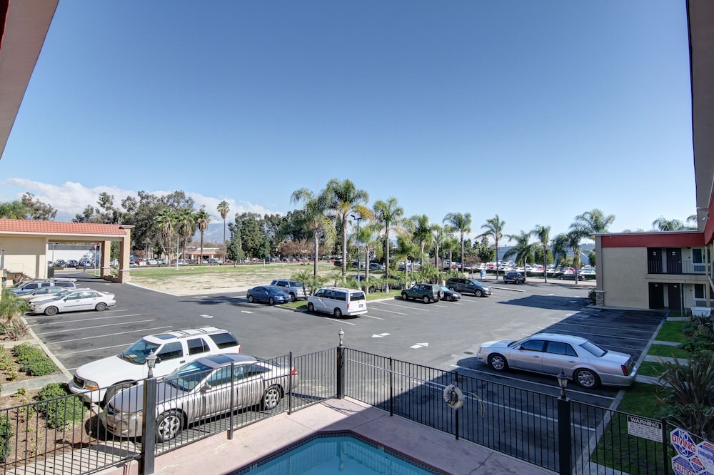 Ontario Inn & Suites 40/50