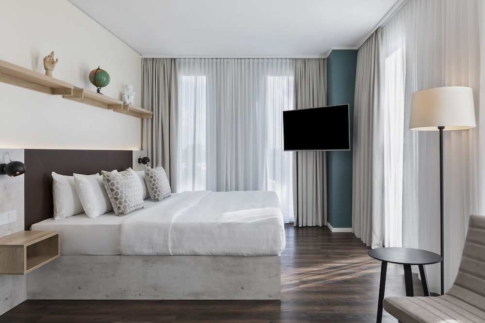 Stellaris Apartment Hotel 8/47