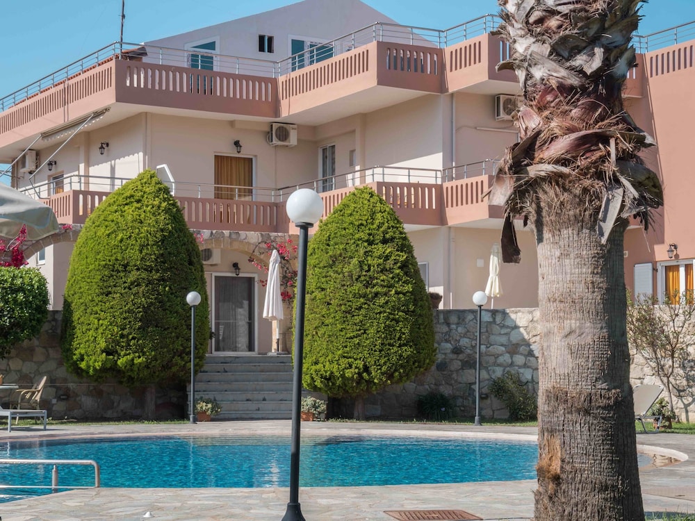 Petritos Rooms And Studios 43/50