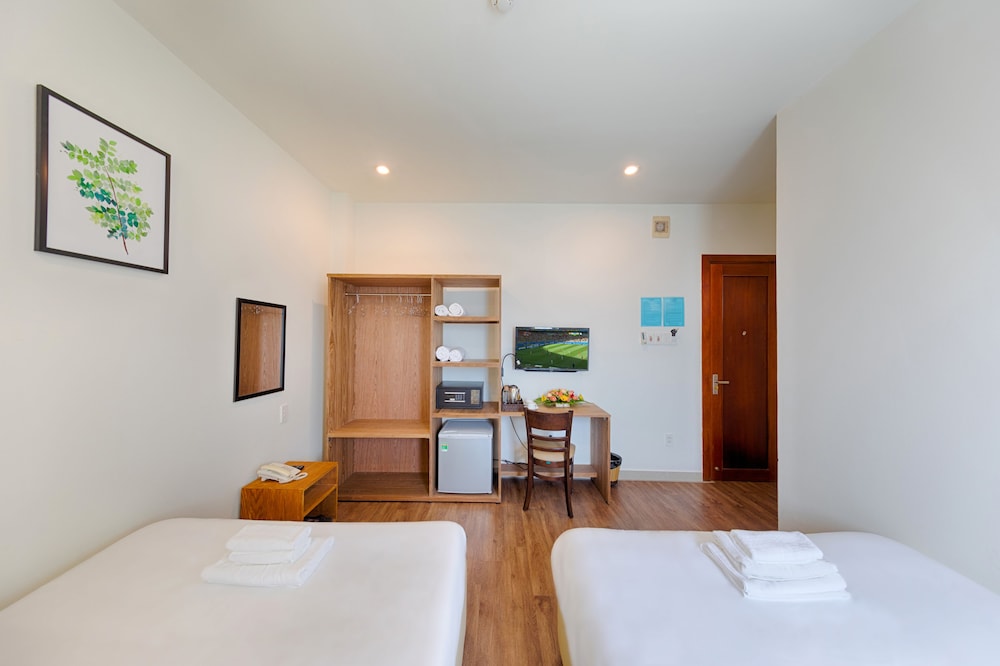 ROOM, TRIPLE