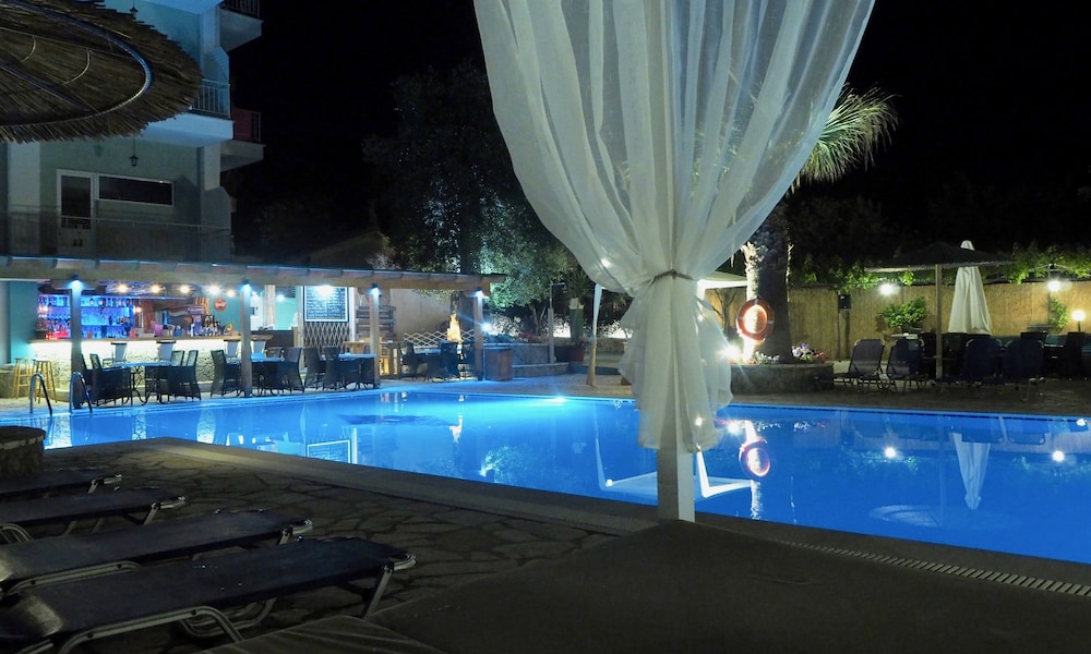Paloma Blanca Hotel 49/55