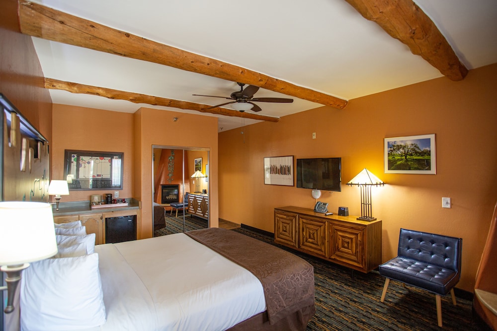 ESCAPE, SCENIC, KING BED