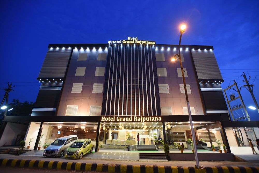 Hotel Grand Rajputana 1/17