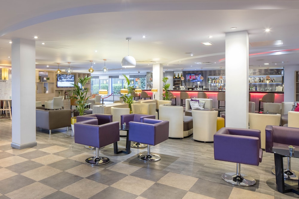 Leonardo London Heathrow 35/77
