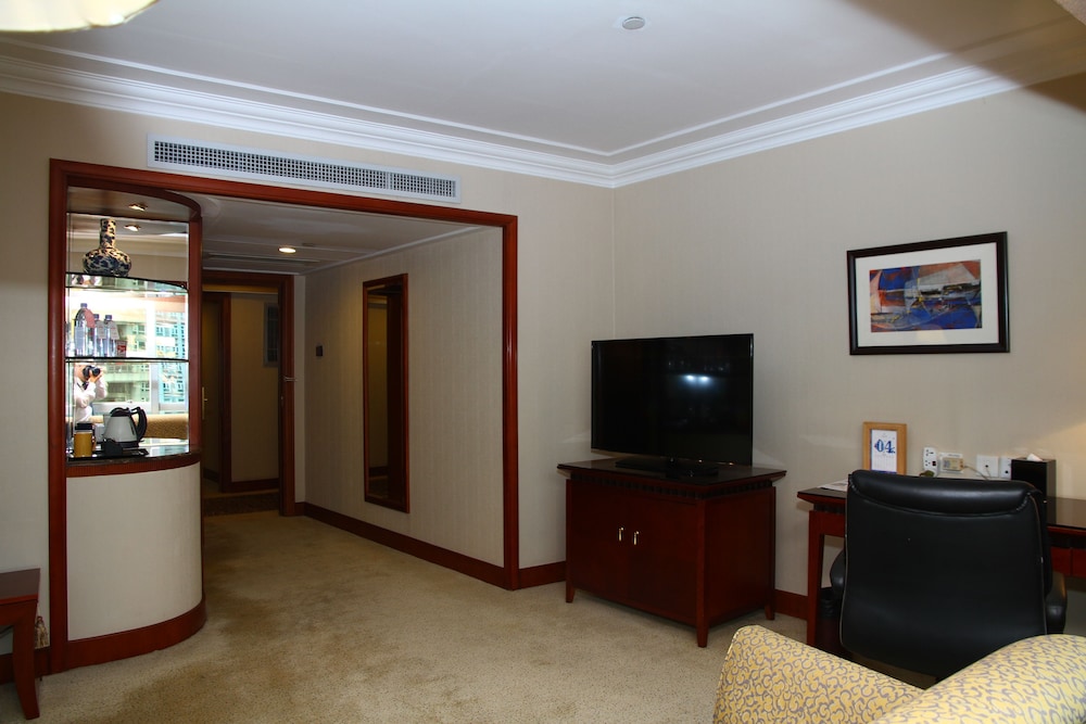 The Pavilion Hotel 35/50