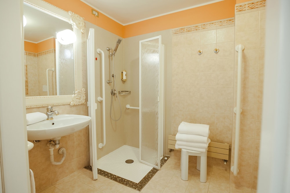 Gardaland Hotel Resort 63/65